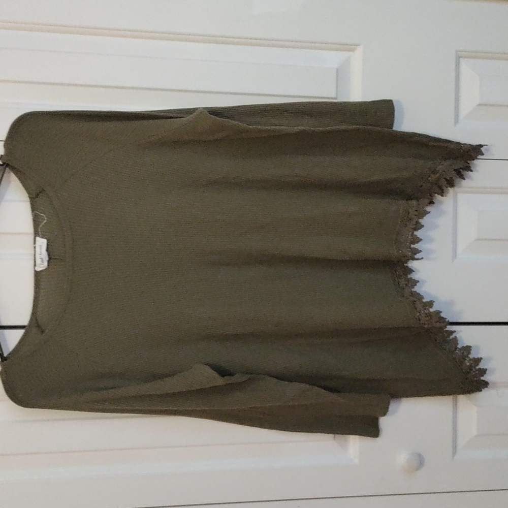 Cloud Chaser olive green top size 3X fringe detail at bottom long sleeve